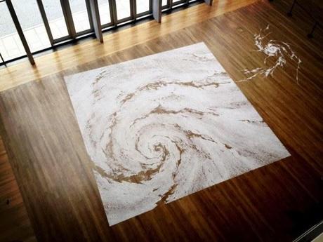 motoi yamamoto artiste japonais d'art contemporain performance dans une pièce, labyrinthe de sel gaphique dessin
