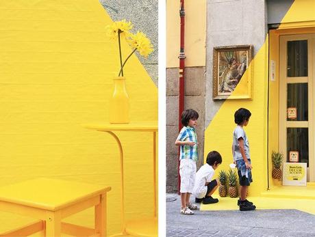 (FOS) une boutique bien illuminée (FOS) pop up store jaune Madrid