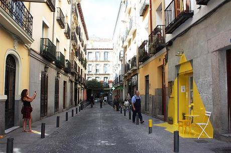 (FOS) pop up store jaune Madrid