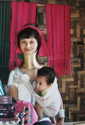 La Thaïlande - Un Village Karen femme karen