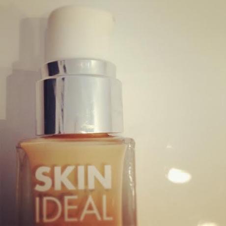 Le fond de teint Skin Idéal de Une est il si idéal ? Le fond de teint Skin Idéal de Une est il si idéal ?