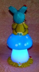 veilleuse led champignon avec bébé et doudou lapin DSCN6072