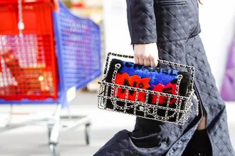 Beaucoup de look, des access : Le défilé automne/hiver Chanel dans son shopping center... Beaucoup de look, des access : Le défilé automne/hiver Chanel dans son shopping center...