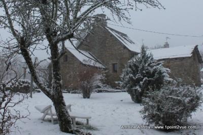Astuce : gommer un détail gênant avec Gimp chaise-longue-neige