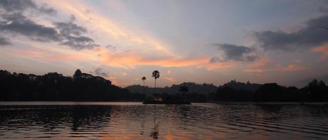 Coucher de soleil sur le lac de Kandy