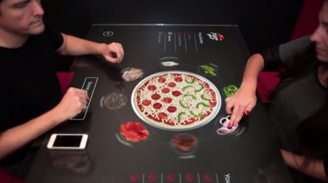 Pizza Hut crĂŠe une table interactive pour personnaliser vous mĂŞme votre Pizza