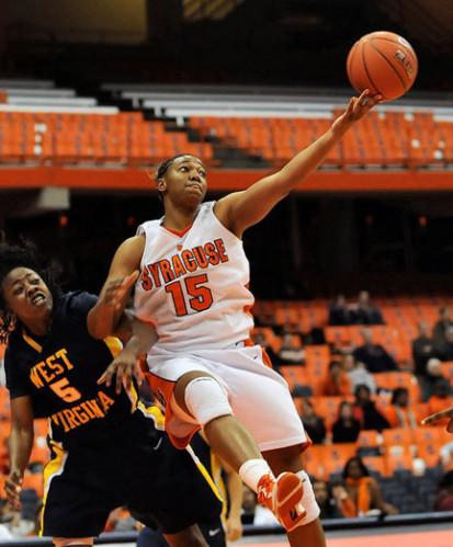 Rép. Tchèque : Juanita WARD signe à VALOSUN Brno Juanita-WARD--Syracuse-_Stephen-D.-CANNERELLI.jpg