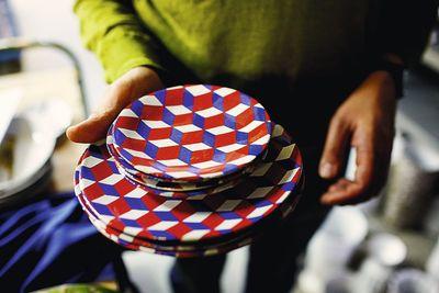 A l’atelier Astier de Villatte lemonde (© Le Monde)