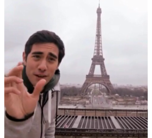 Zach King part de Paris avec un souvenir : la Tour Eiffel