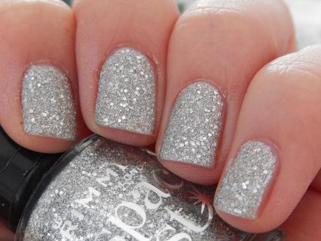 Le vernis futuriste que j'adore! Le vernis futuriste que j'adore!