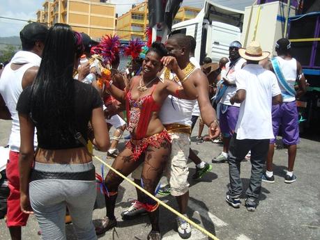 Carnaval de Trinidad, de la bombe atomique! DSC03570