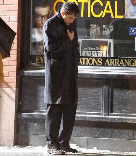 Robert Pattinson privé de parapluie