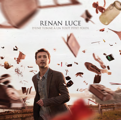 Renan Luce présente la pochette de son nouvel album.
