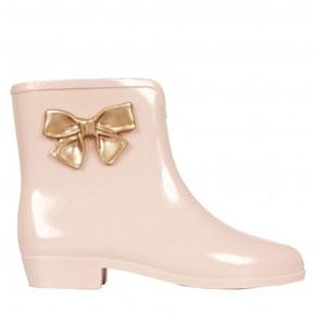 10 bottes de pluie qui ont du style Mel par Mélissa - $30