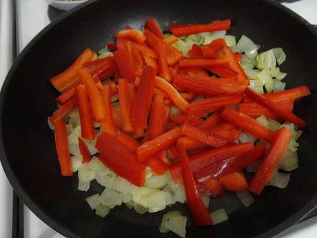 Poêlée de légumes, crevettes et quinoa