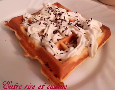 Gaufres vanillées façon Cyril Lignac Notre Puce s'en est donné à coeur joie avec la chantilly !!