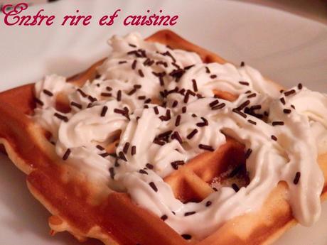 Gaufres vanillées façon Cyril Lignac Notre Puce s'en est donné à coeur joie avec la chantilly !!