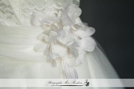 Photographe de mariage à Paris – Les préparatifs de la mariée – Mariage J+R cérémonie, coiffure, l'échange des alliances, la sortie de l'église, les bijoux, les parents des futurs mariés, les préparatifs de la mariée, maquillage, reportage mariage, robe de mariée, photographe de mariage à paris