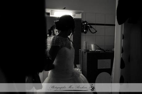 Photographe de mariage à Paris – Les préparatifs de la mariée – Mariage J+R cérémonie, coiffure, l'échange des alliances, la sortie de l'église, les bijoux, les parents des futurs mariés, les préparatifs de la mariée, maquillage, reportage mariage, robe de mariée, photographe de mariage à paris