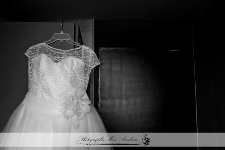 Photographe de mariage à Paris – Les préparatifs de la mariée – Mariage J+R cérémonie, coiffure, l'échange des alliances, la sortie de l'église, les bijoux, les parents des futurs mariés, les préparatifs de la mariée, maquillage, reportage mariage, robe de mariée, photographe de mariage à paris