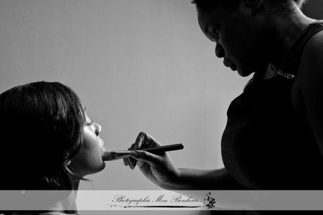 Photographe de mariage à Paris – Les préparatifs de la mariée – Mariage J+R cérémonie, coiffure, l'échange des alliances, la sortie de l'église, les bijoux, les parents des futurs mariés, les préparatifs de la mariée, maquillage, reportage mariage, robe de mariée, photographe de mariage à paris