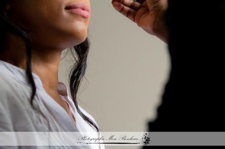 Photographe de mariage à Paris – Les préparatifs de la mariée – Mariage J+R cérémonie, coiffure, l'échange des alliances, la sortie de l'église, les bijoux, les parents des futurs mariés, les préparatifs de la mariée, maquillage, reportage mariage, robe de mariée, photographe de mariage à paris
