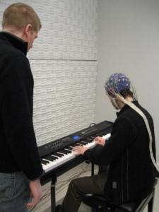 NEURO: Le cerveau reconnaît mieux la chanson quand il l'a jouée – Cerebral Cortex