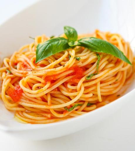 Manger des spaghetti avec élégance ! spaghetti