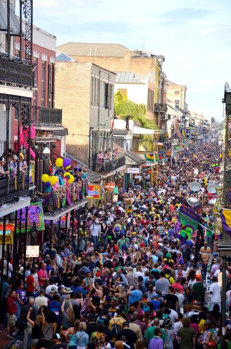 Mes 30 ans pendant Mardi Gras à La Nouvelle-Orléans crowd horizon