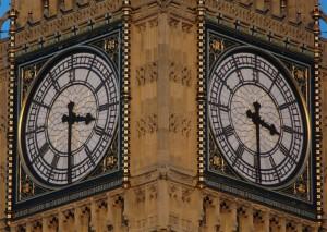 Le Parlement britannique est allé jusqu'à imaginer poser des panneaux solaires sur le cadran de Big Ben, la vénérable horloge londonienne. Photo CC Flickr bill timmins