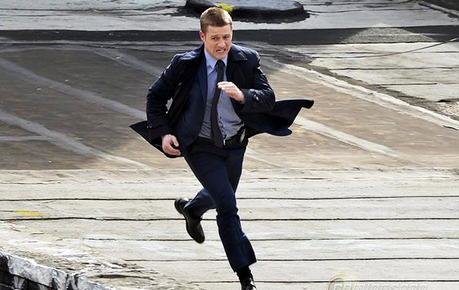 Gotham : Premières photos du tournage avec Ben McKenzie en tant que James Gordon ! Gotham : Premières photos du tournage avec Ben McKenzie en tant que James Gordon !