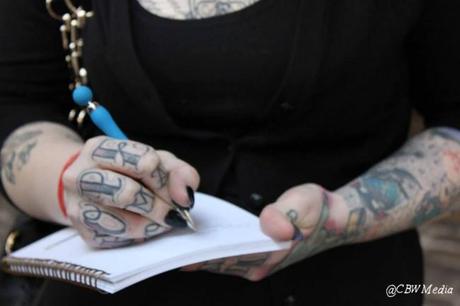 J’ai testé I le Mondial du Tatouage 2014 Freyja, chef venue tout droit d’Australie spécialement pour le salon du tatouage. Totalement excentrique mais jouant sur le fun, elle ne boude pas la folie capillaire.