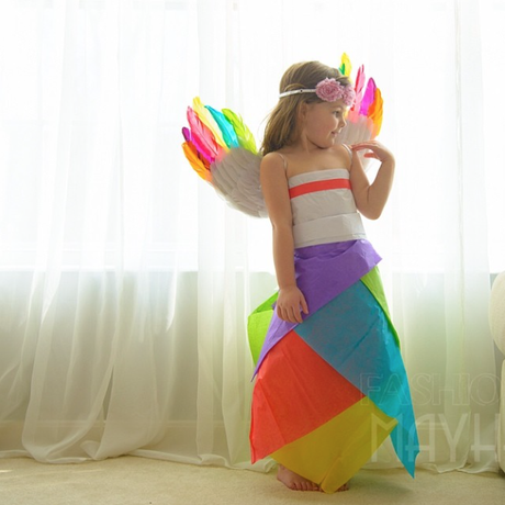 4 ans et créatrice de robes en papier 4 ans et créatrice de robes en papier
