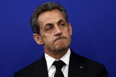 Le dictateur François Hollande ordonne et la police politique s'exécute... en se commettant dans des abus de pouvoir... Nicolas Sarkozy....jpg
