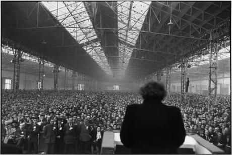 © Henri Cartier-Bresson/Magnum Photos - Meeting politique, Parc des expositions, Paris, 1952-1953.
