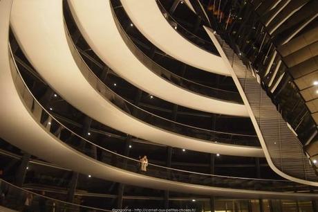 Visite du Reichstag en nocturne et balade architecturale dans le quartier du Gouvernement à Berlin autour-du-reichstag-en-nocturne-52_gagaone