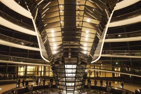 Visite du Reichstag en nocturne et balade architecturale dans le quartier du Gouvernement à Berlin autour-du-reichstag-en-nocturne-35_gagaone