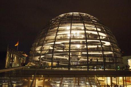 Visite du Reichstag en nocturne et balade architecturale dans le quartier du Gouvernement à Berlin autour-du-reichstag-en-nocturne-32_gagaone