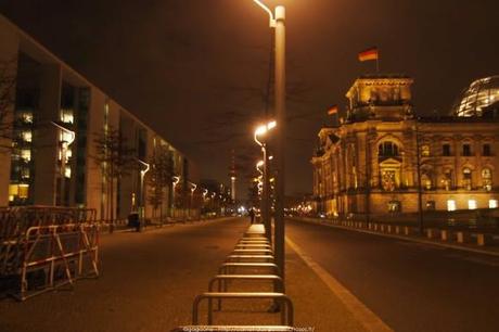 Visite du Reichstag en nocturne et balade architecturale dans le quartier du Gouvernement à Berlin autour-du-reichstag-en-nocturne-10_gagaone