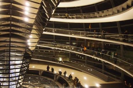 Visite du Reichstag en nocturne et balade architecturale dans le quartier du Gouvernement à Berlin autour-du-reichstag-en-nocturne-47_gagaone