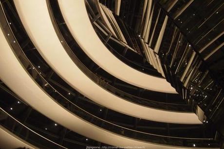 Visite du Reichstag en nocturne et balade architecturale dans le quartier du Gouvernement à Berlin autour-du-reichstag-en-nocturne-49_gagaone