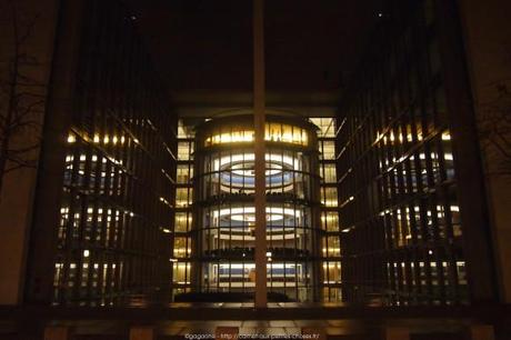 Visite du Reichstag en nocturne et balade architecturale dans le quartier du Gouvernement à Berlin autour-du-reichstag-en-nocturne-28_gagaone