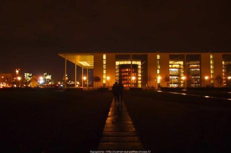 Visite du Reichstag en nocturne et balade architecturale dans le quartier du Gouvernement à Berlin autour-du-reichstag-en-nocturne-9_gagaone