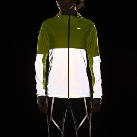 Veste de course fluorescente la nuit - Nike - 239,99 euros