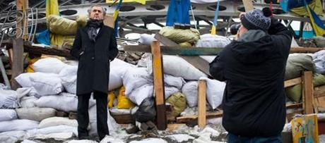 UKRAINE. Photo de Maïdan: la nouvelle falsification de Bernard Henry Levy Botul ATT1