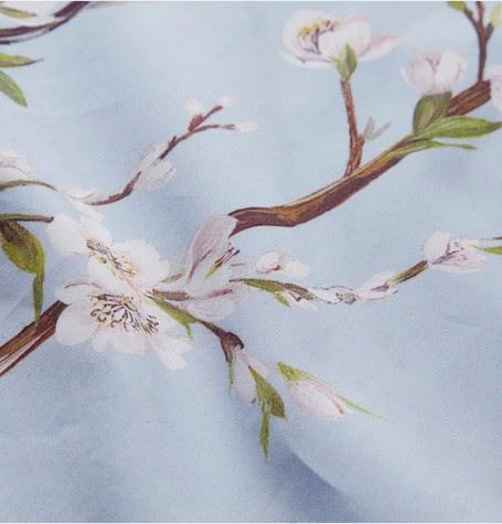 Le délit du jour : Le t-shirt blossom de Dolce & Gabbana... Le délit du jour : Le t-shirt blossom de Dolce & Gabbana...