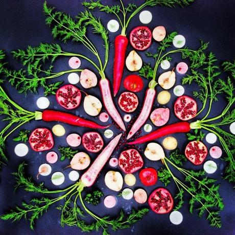 Food art with vegetables : des kaléidoscopes gourmands Red Mooli, Asian Pears, Pomegranates and Dill