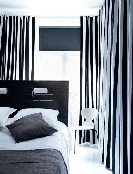 Un appartement en noir et blanc et aux accents colorés Un appartement en noir et blanc et aux accents colorés