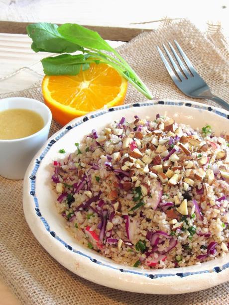 Salade de boulgour aux fruits secs, sauce à la purée d'amande et à l'orange Salade de boulgour aux fruits secs, sauce à la purée d'amande et à l'orange