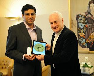 Anand remporte le prix de la nouveauté 2013 - Photo © Chessdom